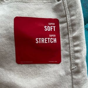 NWT white Levi’s jeans size 4.